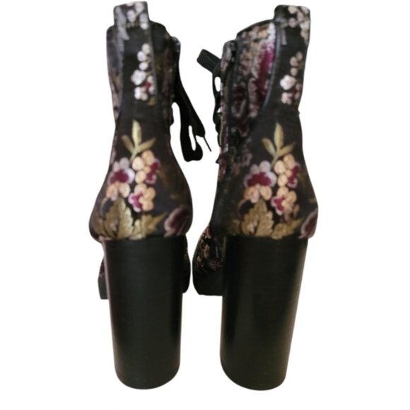 Host Pick🎉 Steve Madden Laurie Black and Red Brocade Rose Moto Boots Size 7.5 - Picture 5 of 10
